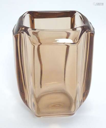 An Art Deco peach glass vase, 10