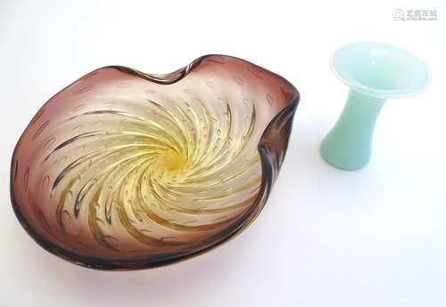 A studio art glass bowl together with a pale green glass spill vase 4'' high (2) Please Note - we do