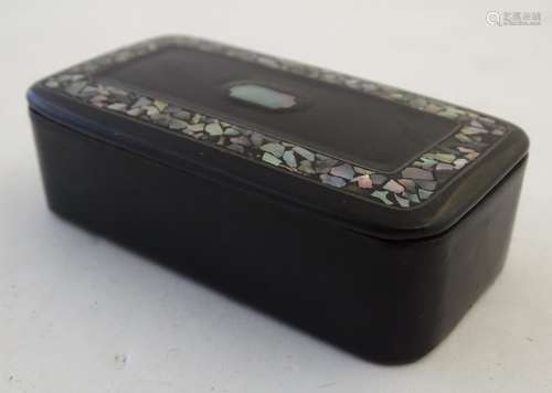 A 20thC papier mache hinged snuff box with inlaid abalone decoration. Approx. 1