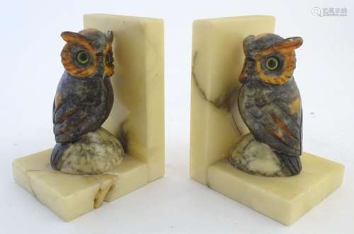 A pair of 20thC stained marble Italian bookends with carved owl decoration. Approx. 5 1/2