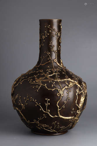 QIANLONG MARK, CHINESE GILT BRONZE VASE