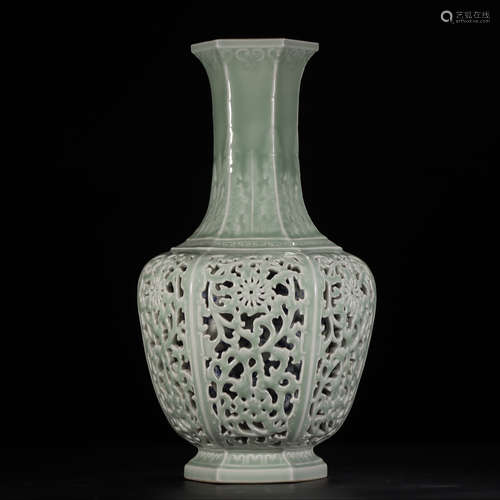 QIANLONG MARK, CHINESE CELADON GLAZED VASE