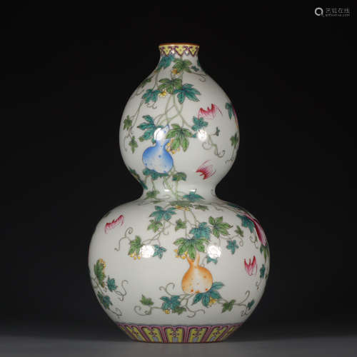 YONGZHENG MARK, CHINESE FAMILLE ROSE GOURD VASE