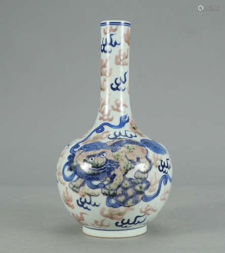 CHINESE BLUE & WHITE RED GLAZED LONG NECK VASE