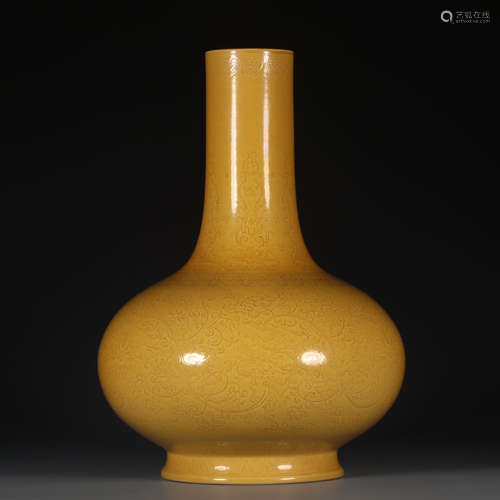 YONGZHENG MARK, CHINESE YELLOW GLAZED VASE