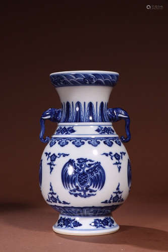 CHINESE BLUE & WHITE VASE