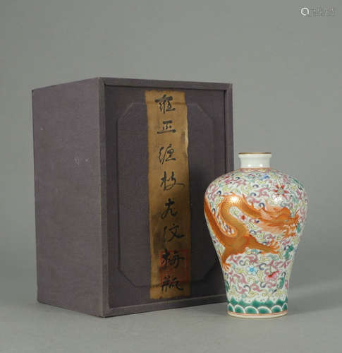 YONGZHENG MARK, CHINESE FAMILLE ROSE VASE