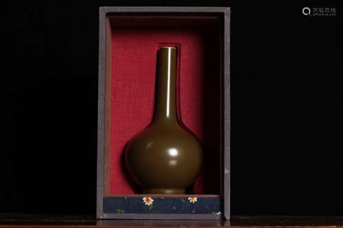 CHINESE TEA-DUST GLAZED VASE