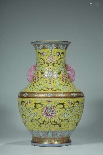 QIANLONG MARK, CHINESE YELLOWE GROUND FAMILLE ROSE VASE