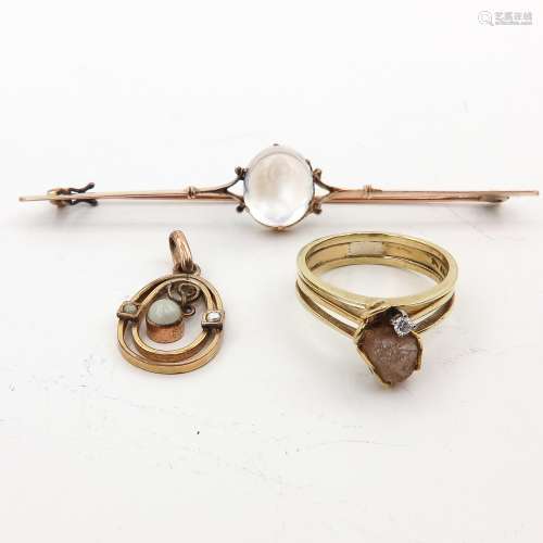 A Ladies Diamond Ring, Brooch and Pendant