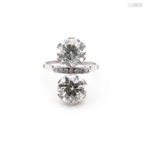 An Exceptional Ladies Diamond Ring Approx. 5 Carats