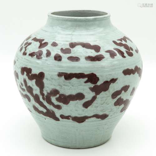 A Red and White Glaze Jar