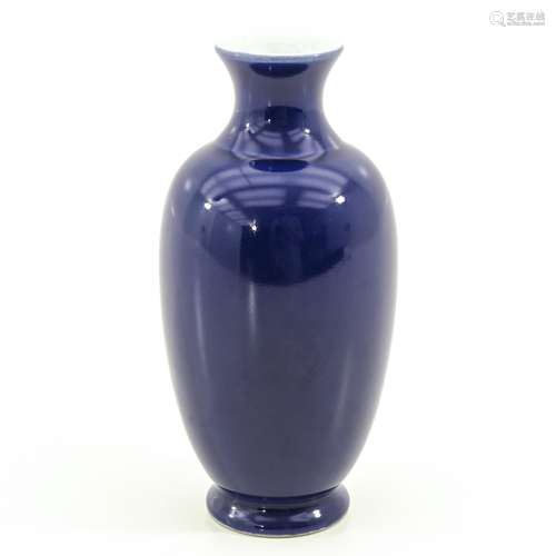 A Monochrome Blue Glaze Vase