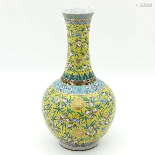 A Famille Jaune Vase