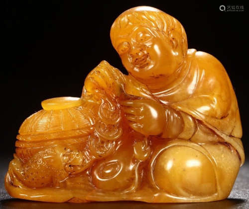A TIANHUANG STONE CARVED FIGURE SHAPE PENDANT