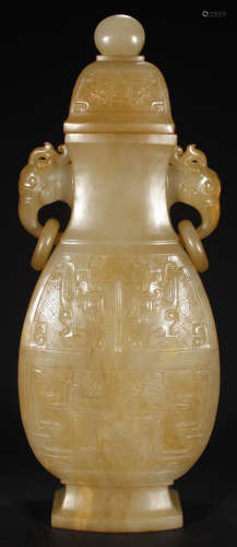 A HETIAN JADE CARVED VASE WITH PATTERN