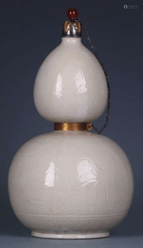A DING YAO GLAZE WRAPPED GOLD GOURD VASE