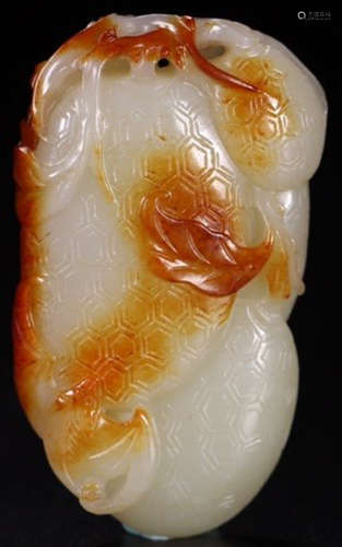 A HETIAN JADE CARVED LYCHEE PATTERN PENDANT