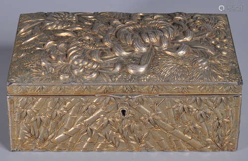 A WOOD WITH SILVER FLOWER PATTERN BOX