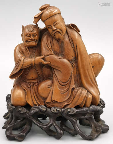 A HUANGYANG WOOD CARVED FIGURE SHAPE STAUE