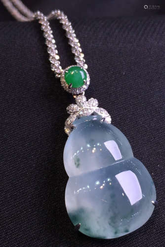 AN ICEY JADEITE CARVED GOURD SHAPE PENDANT