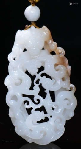 A JADE CARVED DRAGON PATTERN HOLLOW PENDANT