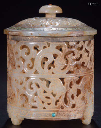 AN ANTIQUE JADE CARVED DRAGON PATTERN CENSER