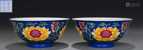 PAIR OF BLUE FAMILLE ROSE GLAZE BOWLS