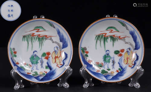 PAIR OF FIVE COLOR GLAZE LANDSCAPE PATTERN PLATES