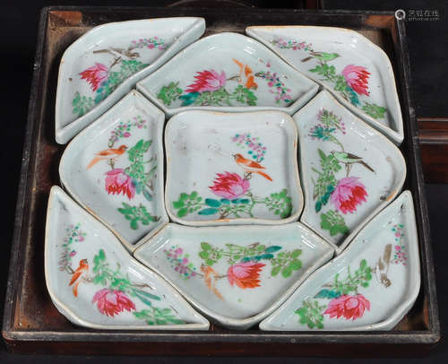 SET OF SHALLOW GLAZE FLOWER PATTERN PLATES