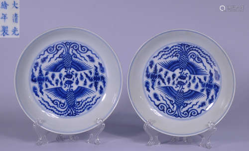 PAIR OF BLUE&WHITE GLAZE PHOENIX PATTERN PLATES