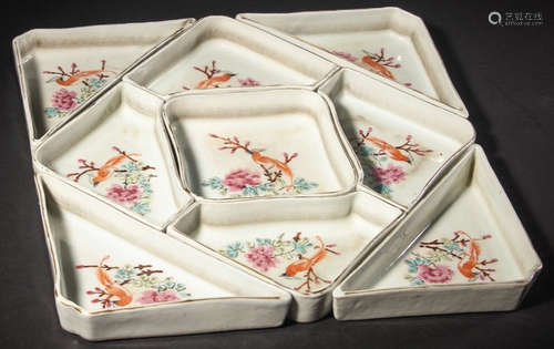 SET OF FAMILLE ROSE GLAZE FLOWER PATTERN PLATES