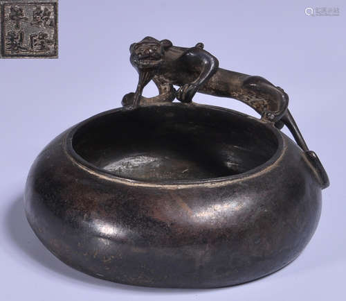 A COPPER CASTED DRAGON PATTERN BRUSH WASHER