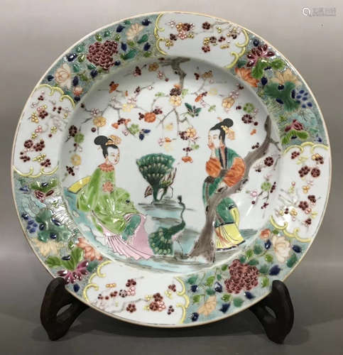 A FAMILLE ROSE GLAZE FIGURE PATTERN PLATE