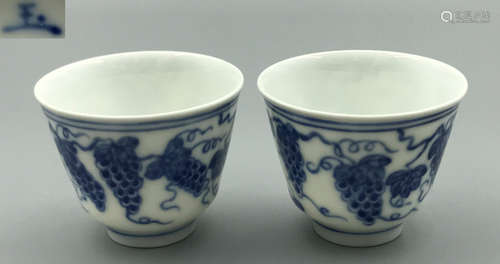 PAIR OF BLUE&WHITE GLAZE GRAPE PATTERN CUPS