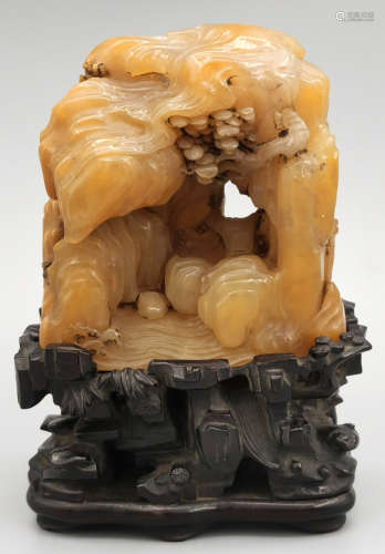 A TIANHUANG STONE CARVED LANDSCAPE PATTERN PENDANT
