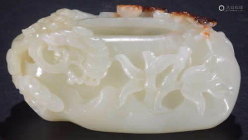 A HETIAN JADE CARVED FLOWER PATTERN BRUSH WASHER