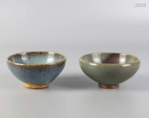 A pair of tea bowls in Jun kiln