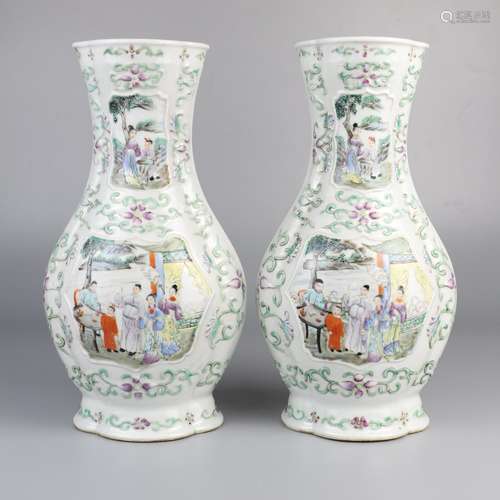 A pair of famille rose vase with flower patterns