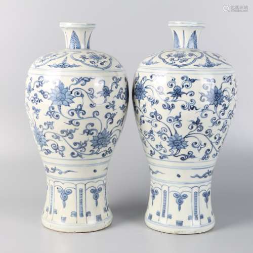 A pair of blue and white plum vases decorated with twisted branch lotus in Ming Dynasty