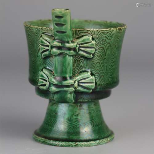 Green glazed goblet with mixed tread pattern in Tang Dynasty