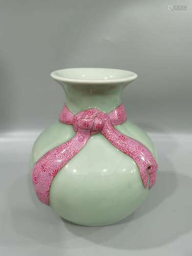 Small Zun bottle with bean green glaze and famille rose