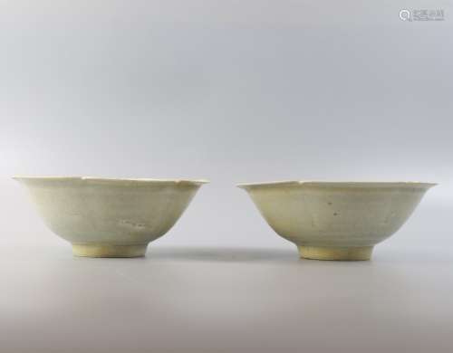 A pair of lotus bowls in Hutian kiln