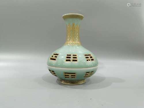 Douqing glazed gold covered vase