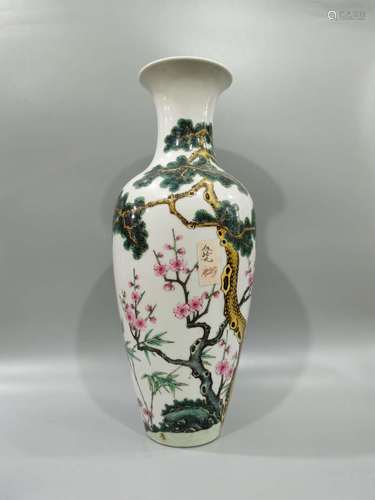 Famille rose vase with flower and bird patterns