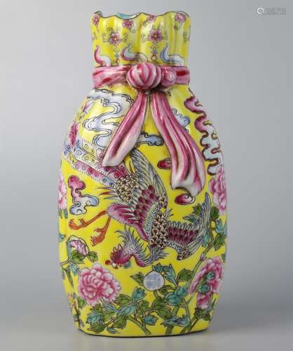 Bag bottle decorated with phoenix pattern