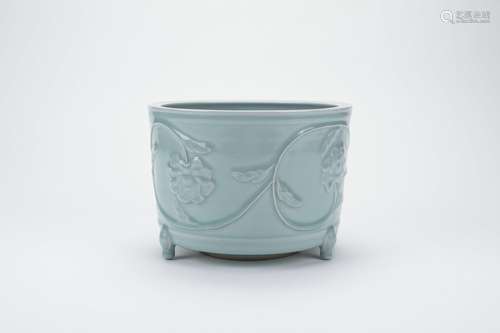 Longquan Yao Porcelain Craved Flower Tripot Censer