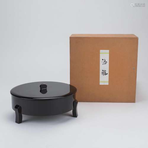 Black Lacquer Tripod Plate