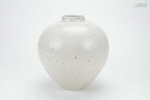 White Glazed Porcelain Pot