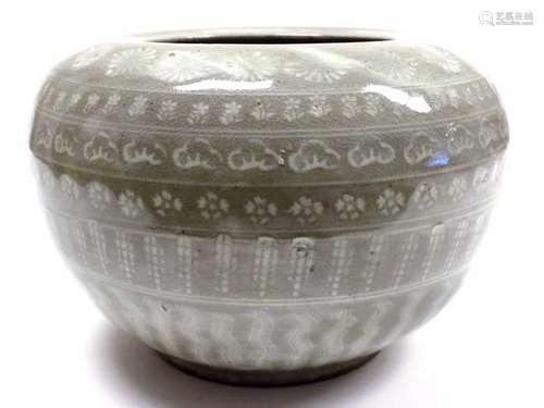 KOREAN JOSEON DYNASTY DECORATED PORCELAIN BOWL